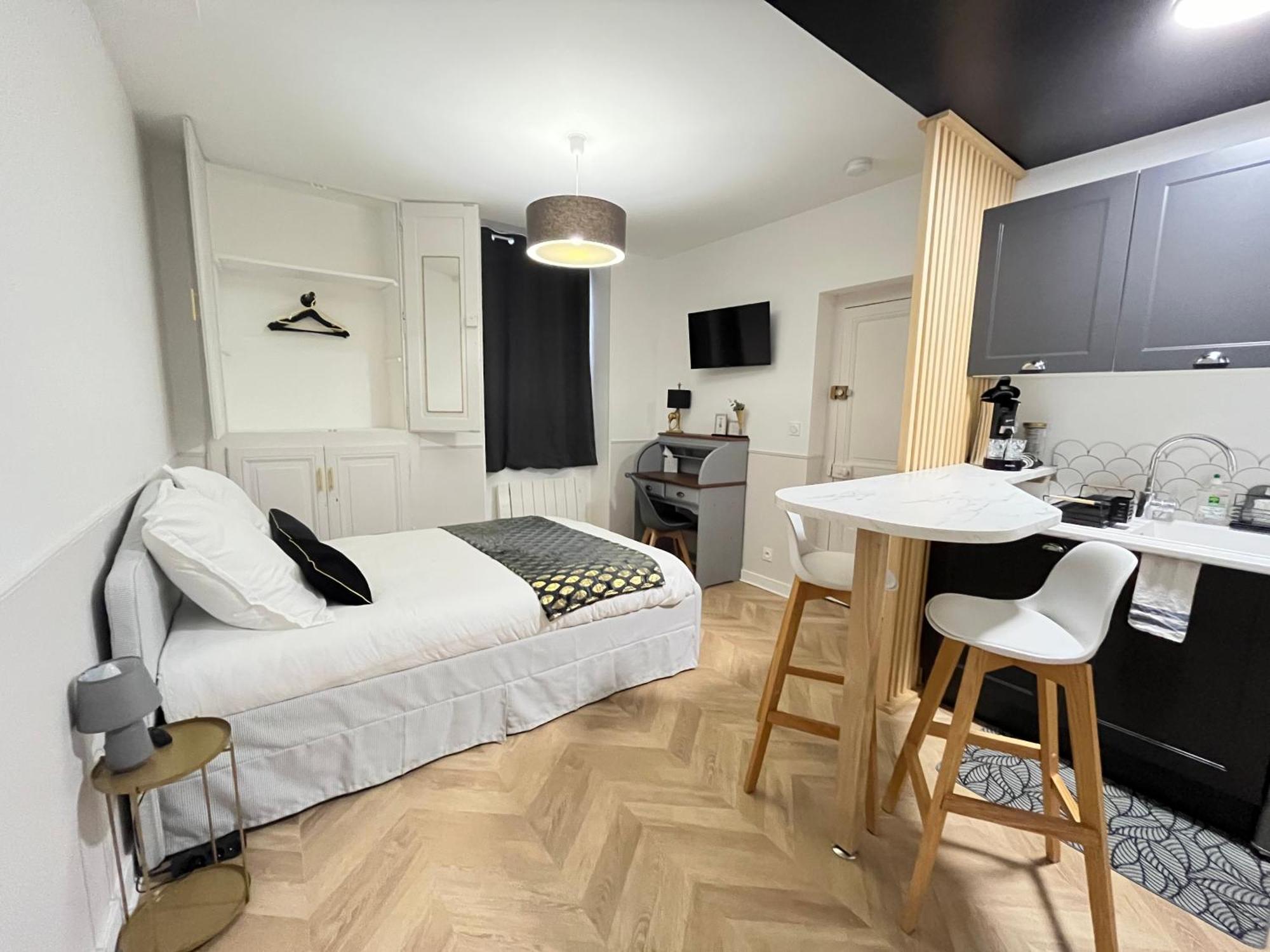 Le Studio Haslay Seraucourt En Plein Coeur De Ville De Bourges - Charme De L Ancien Et Confort Contemporain Номер фото