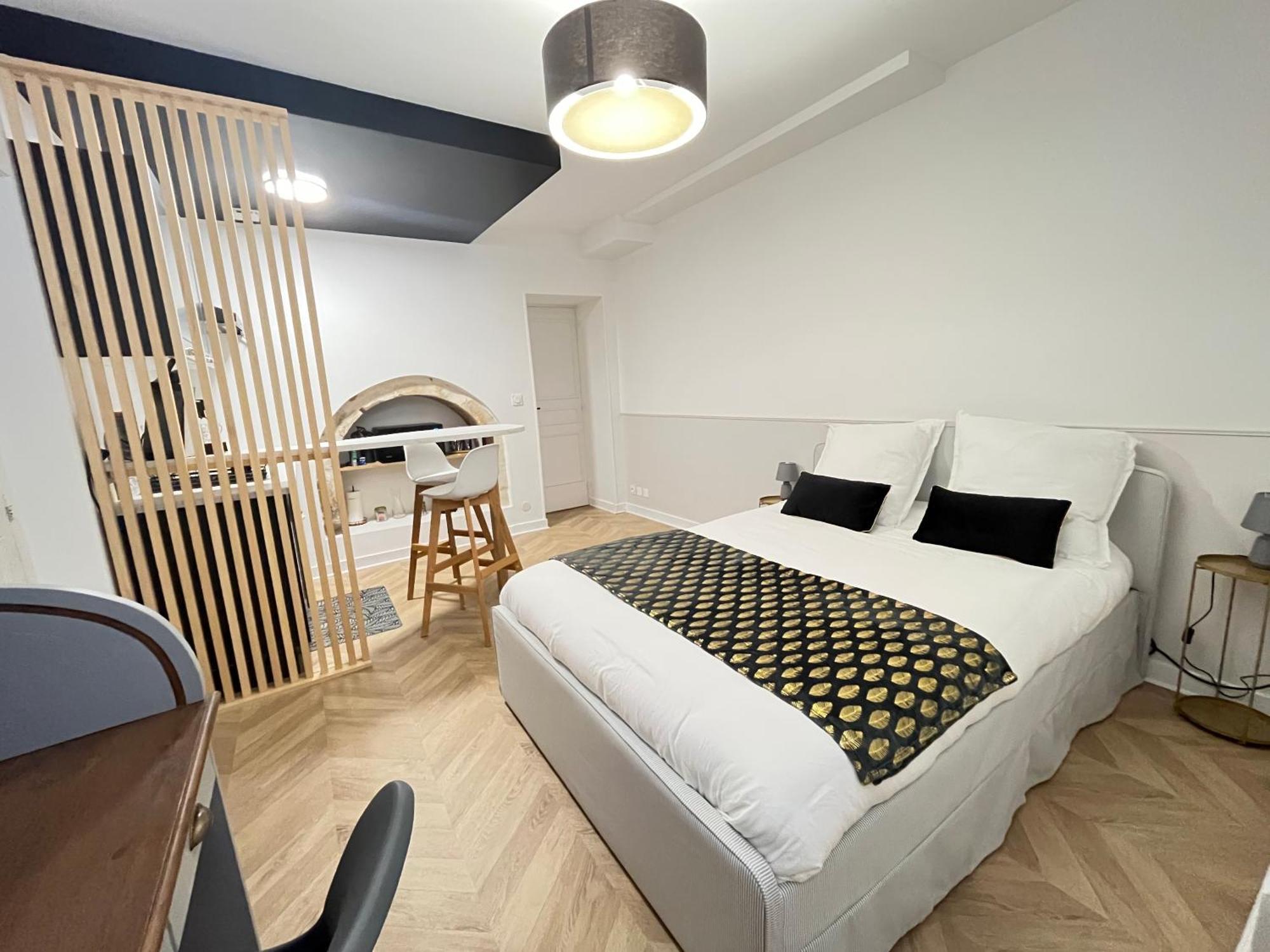 Le Studio Haslay Seraucourt En Plein Coeur De Ville De Bourges - Charme De L Ancien Et Confort Contemporain Номер фото